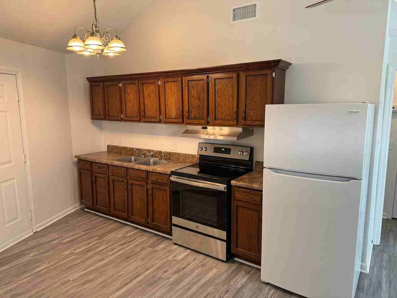 1616 Gainer Ave - Photo 3 of 12