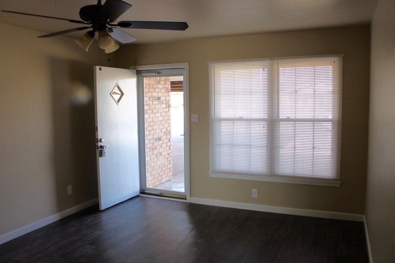 5105 48th St - Photo 3 of 35
