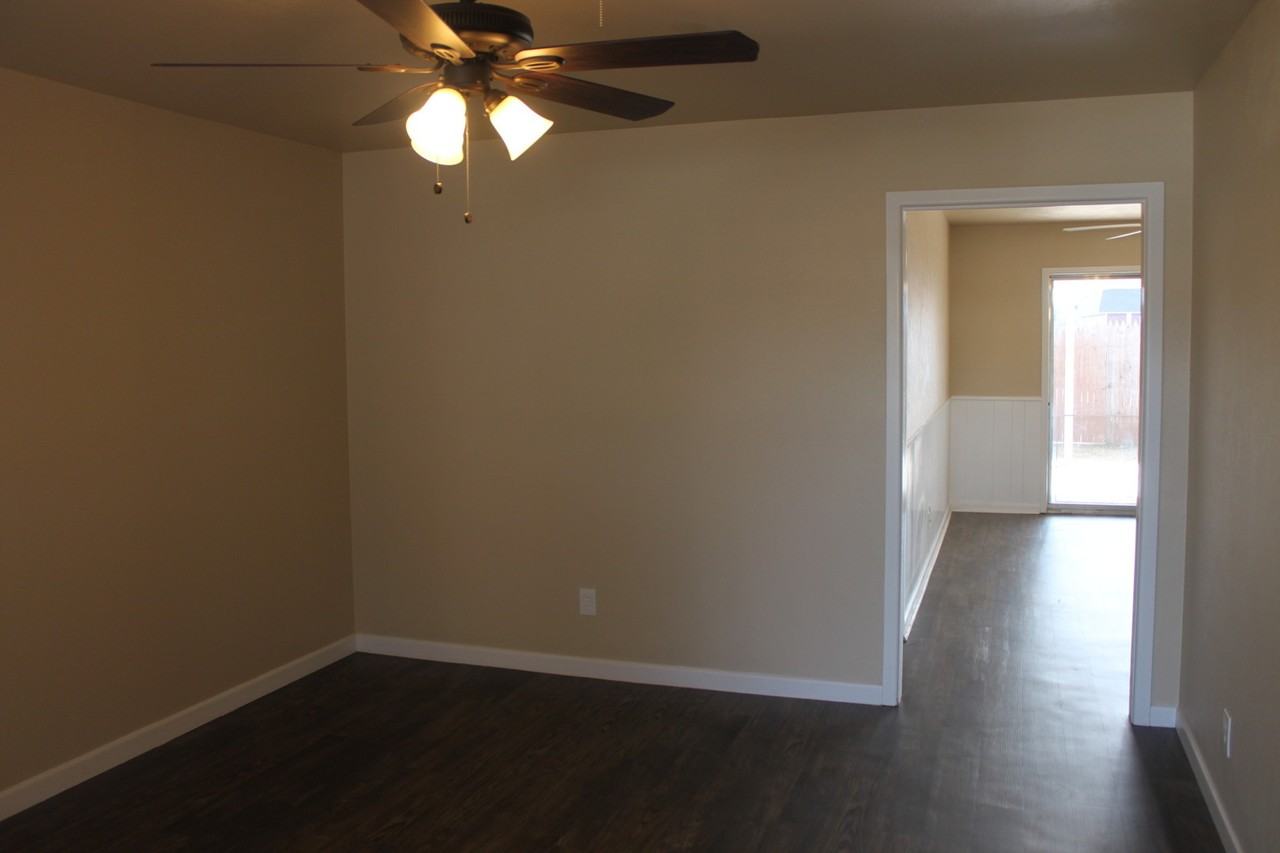 5105 48th St - Photo 4 of 35