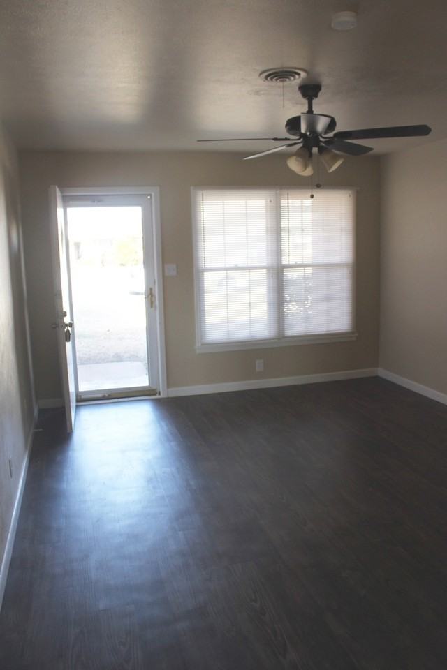 5105 48th St - Photo 5 of 35
