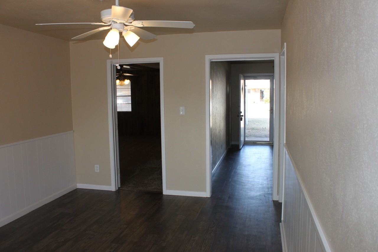 5105 48th St - Photo 6 of 35