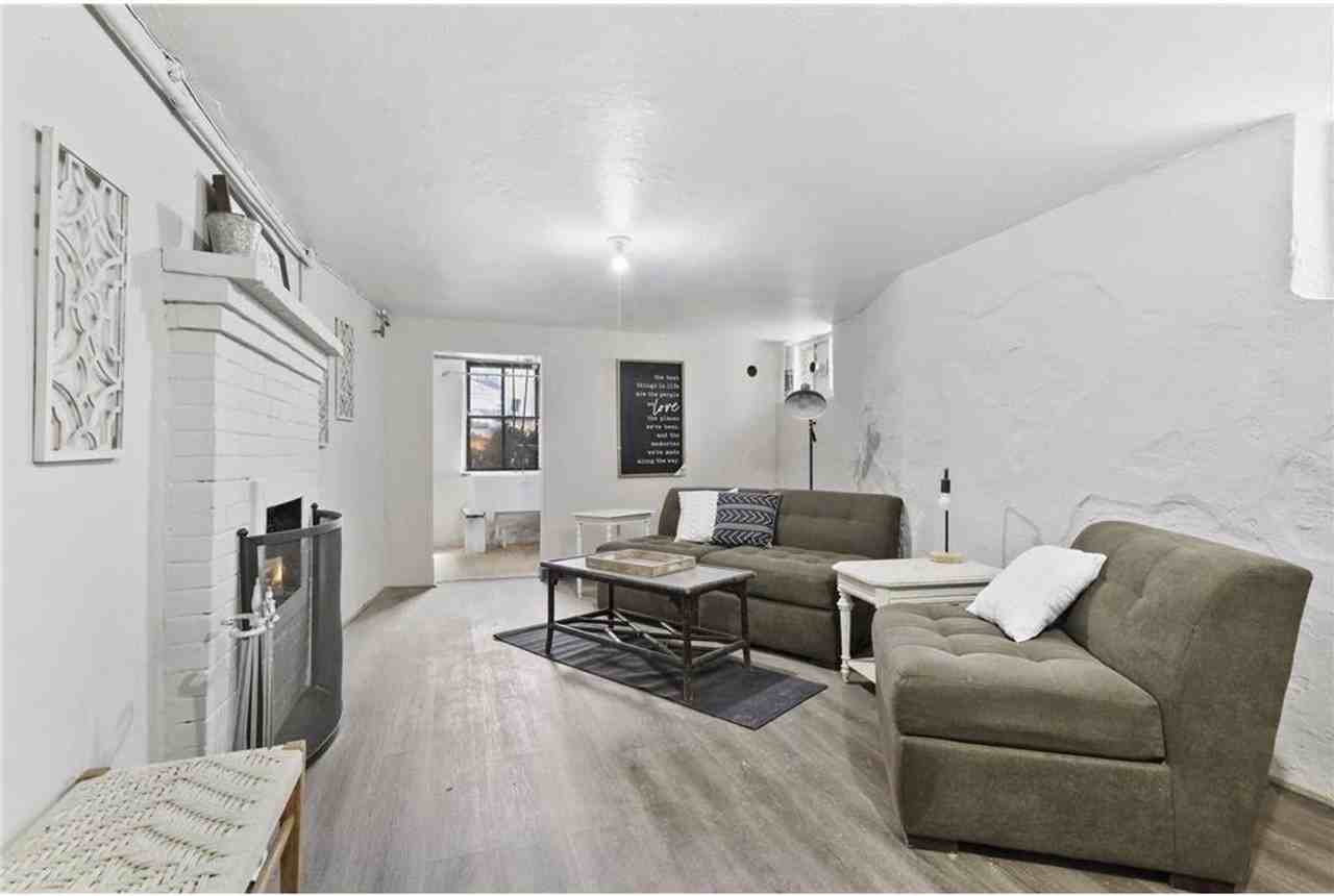 1310 Marshall Ave - Photo 2 of 11