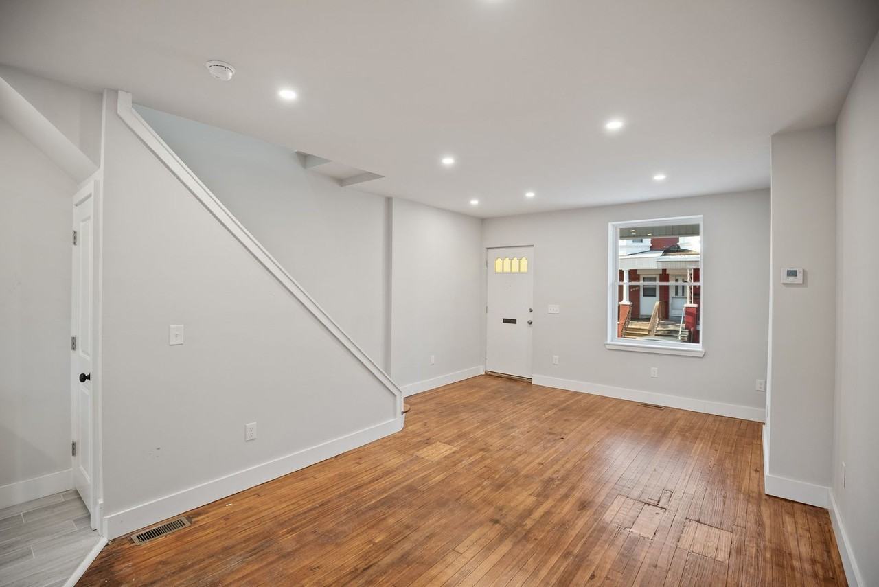1227 S Peach St - Photo 2 of 14
