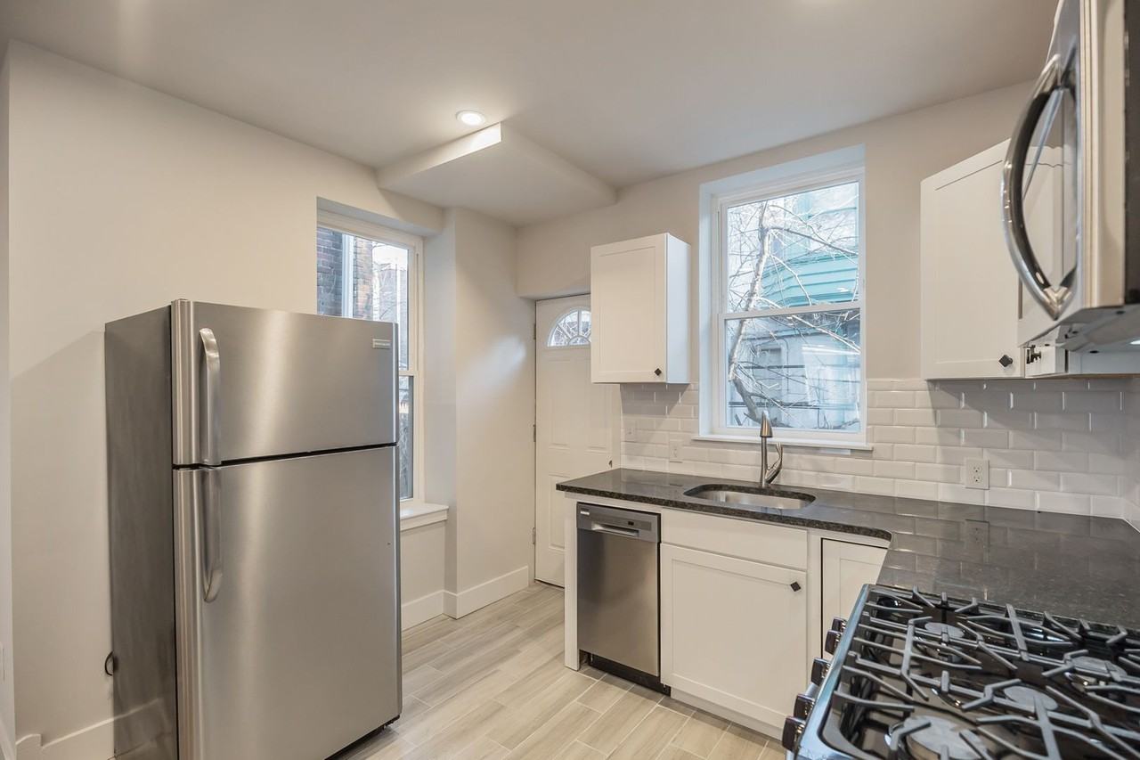 1227 S Peach St - Photo 4 of 14