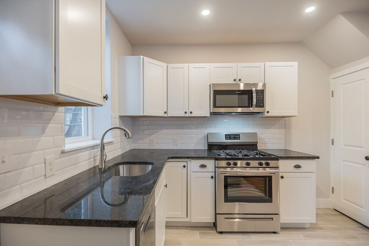 1227 S Peach St - Photo 5 of 14