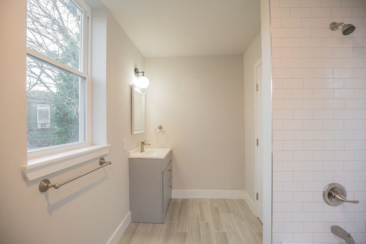 1227 S Peach St - Photo 6 of 14