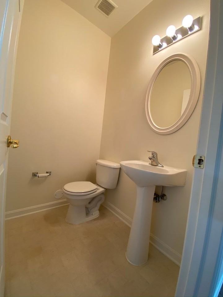 105 Amber Ln - Photo 3 of 32