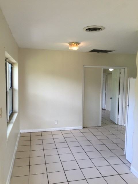 1124 Nw 7th Ter - Photo 4 of 15