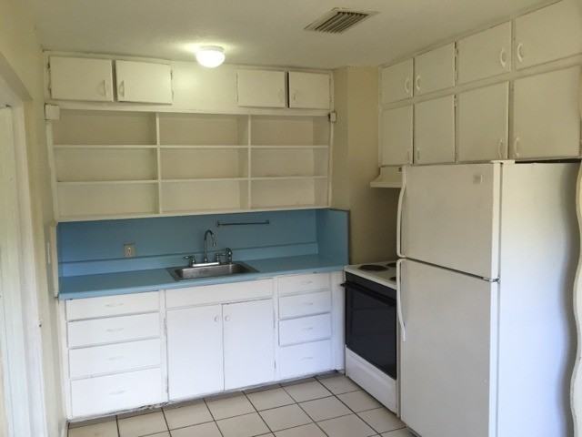 1124 Nw 7th Ter - Photo 5 of 15