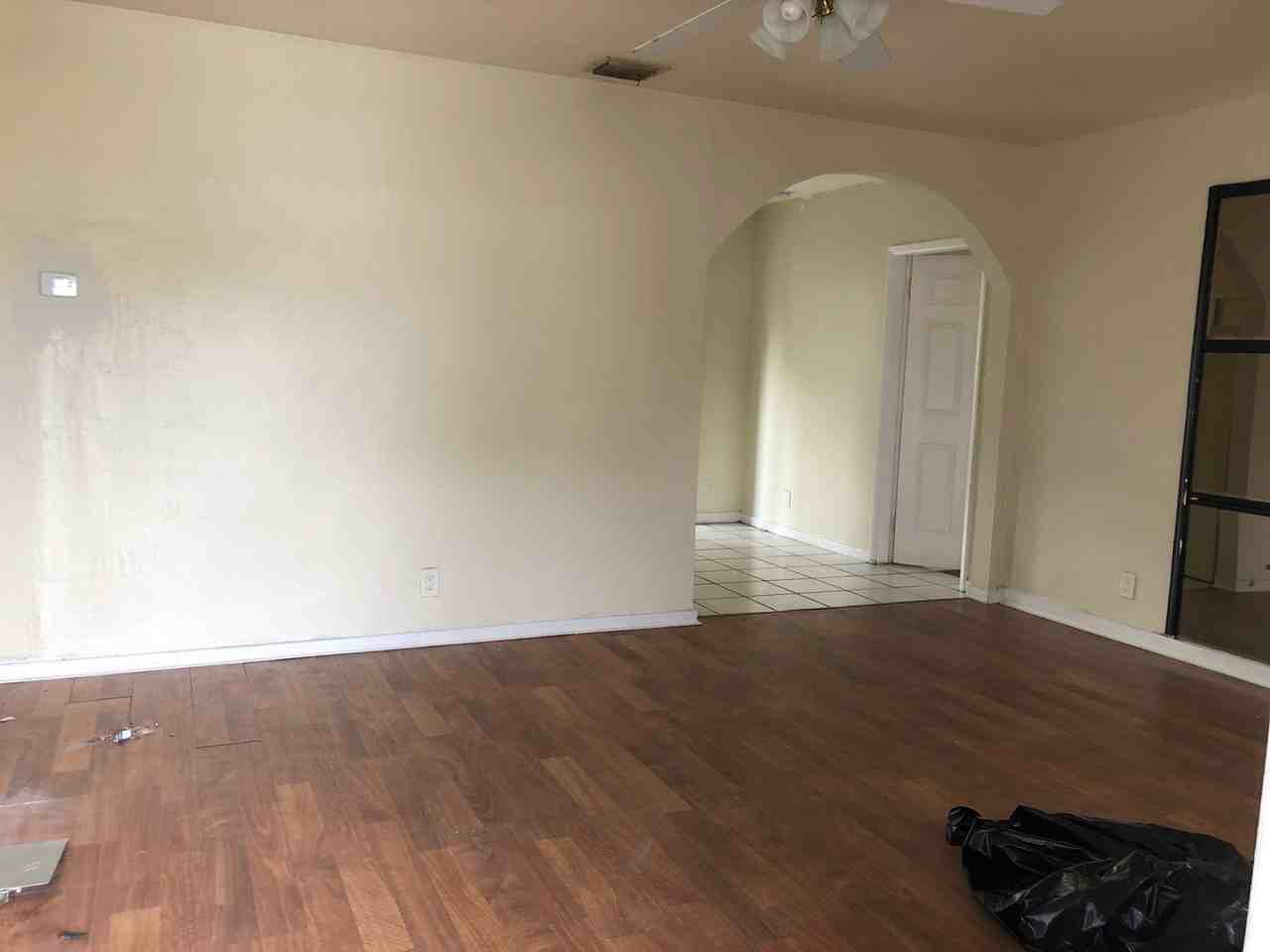 1306 Nw 11th Ct - Photo 3 of 10