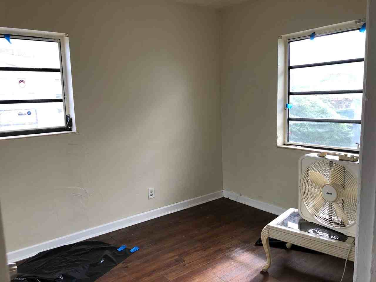 1306 Nw 11th Ct - Photo 5 of 10