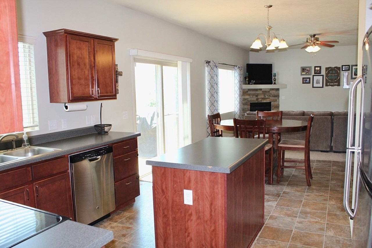 4511 Waterford Ave - Photo 3 of 18