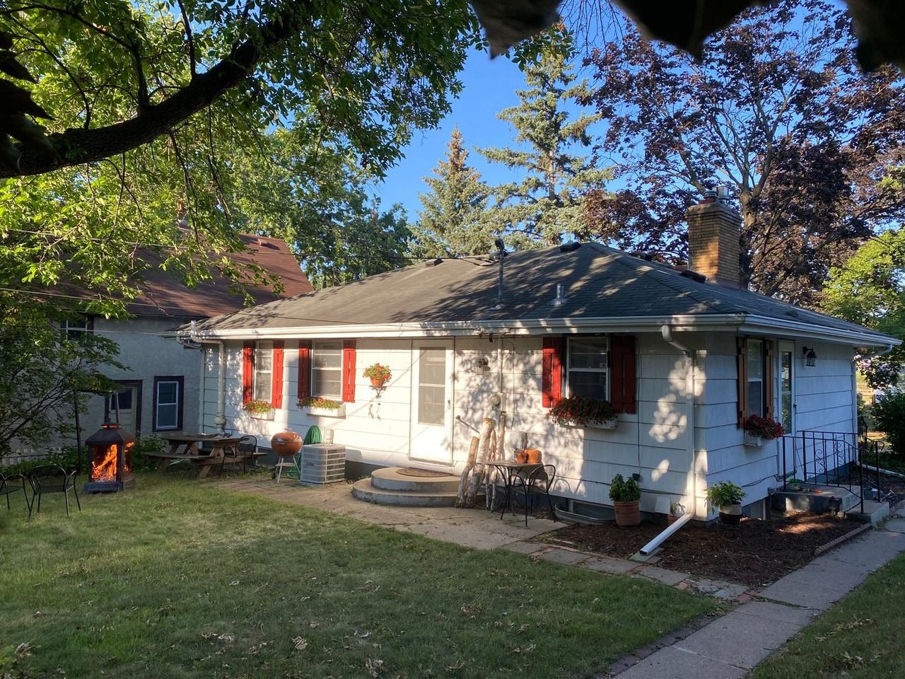 3054 Hayes St Ne - Photo 2 of 33