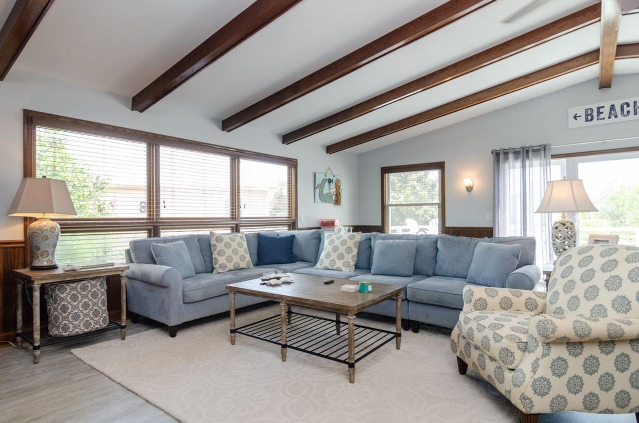 207 Seafarer Dr - Photo 2 of 30