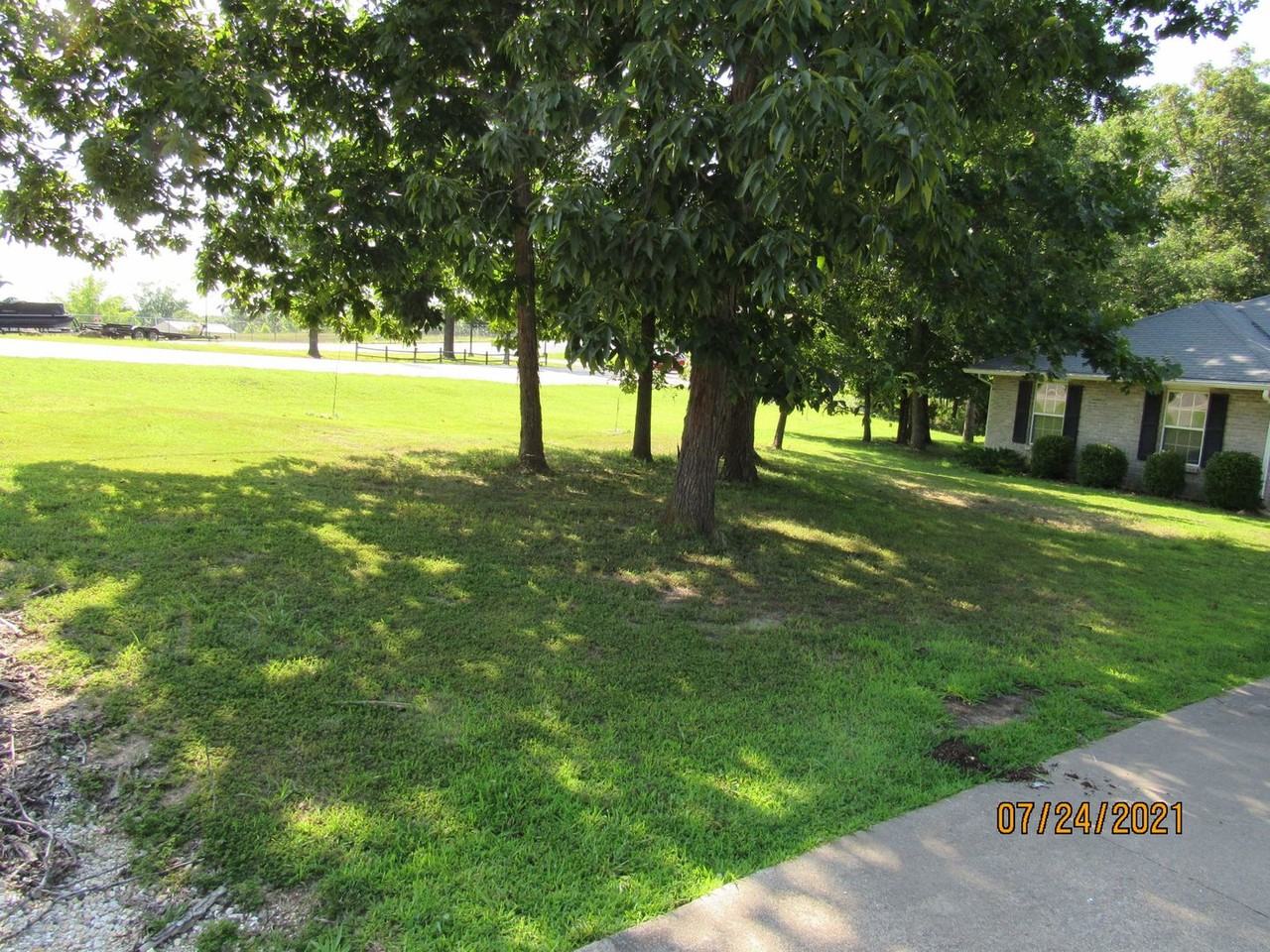 17 Woodhaven Cir - Photo 2 of 26