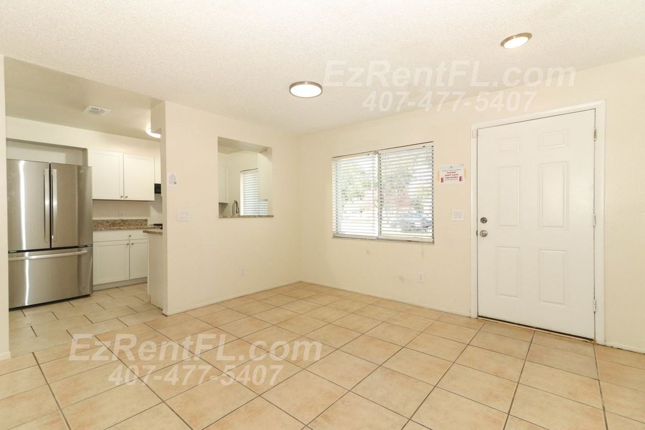 4748 White Willow Ln - Photo 3 of 25