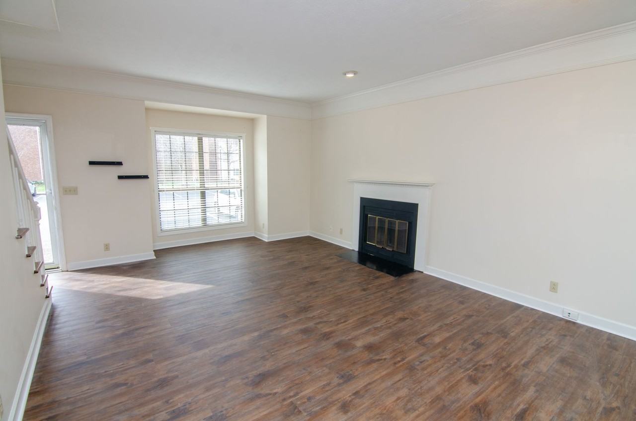 211 Wynbrook Ct - Photo 3 of 22