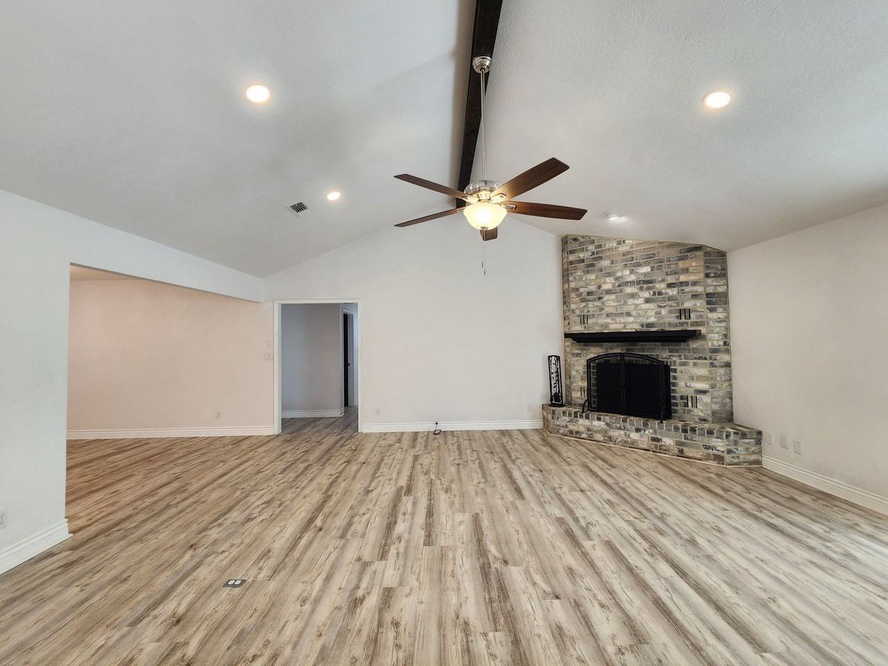 1211 Clearwater Dr - Photo 3 of 43