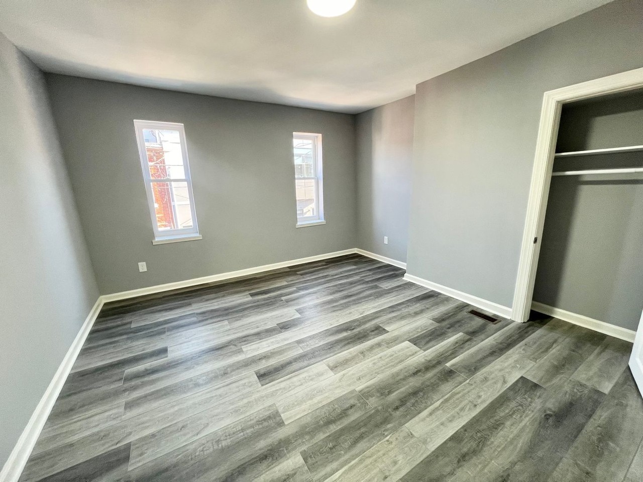 1512 S Bouvier St - Photo 6 of 9