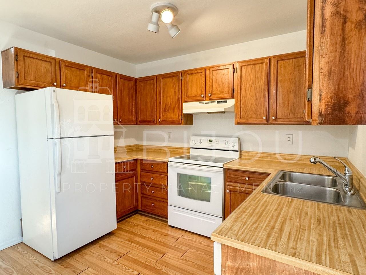 2142 Baltimore Cir - Photo 7 of 15