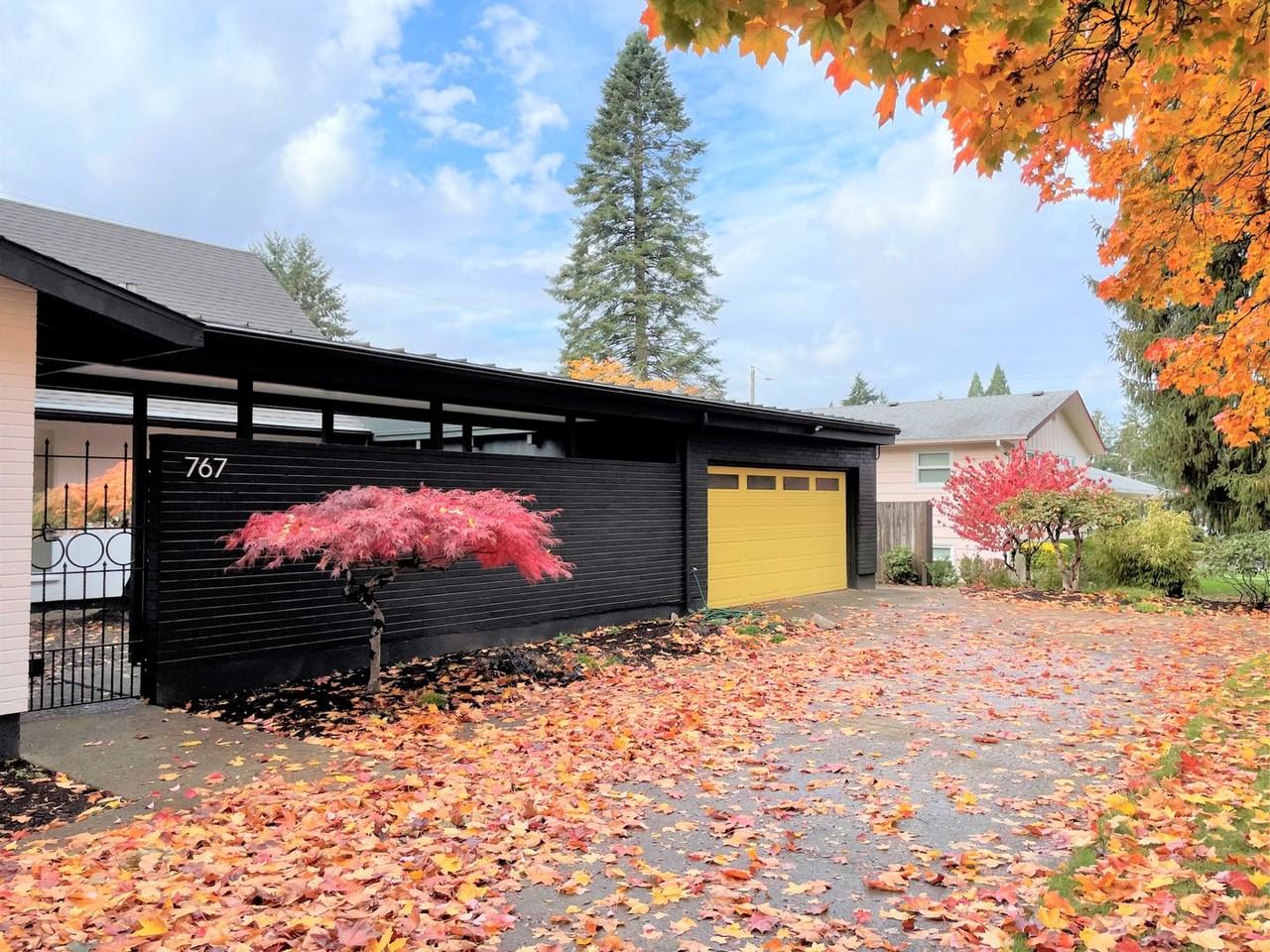 767 Ne 152nd Ave - Photo 3 of 50