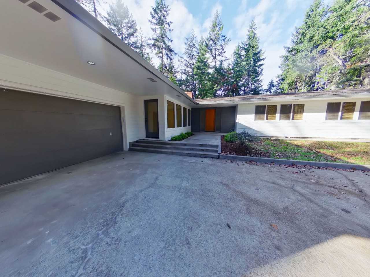 3240 S Louis Ln