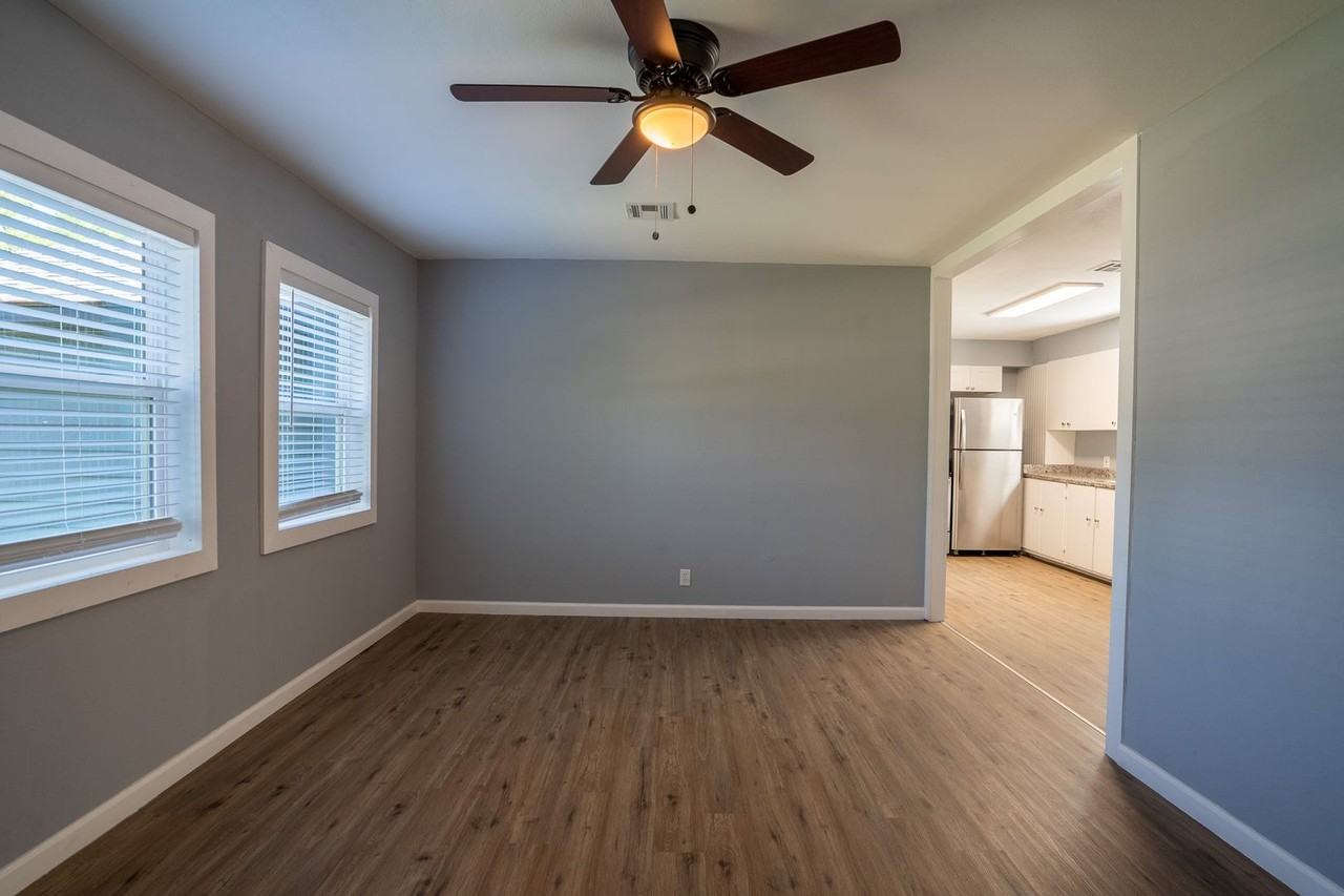 2215 N Marion Ave - Photo 3 of 9