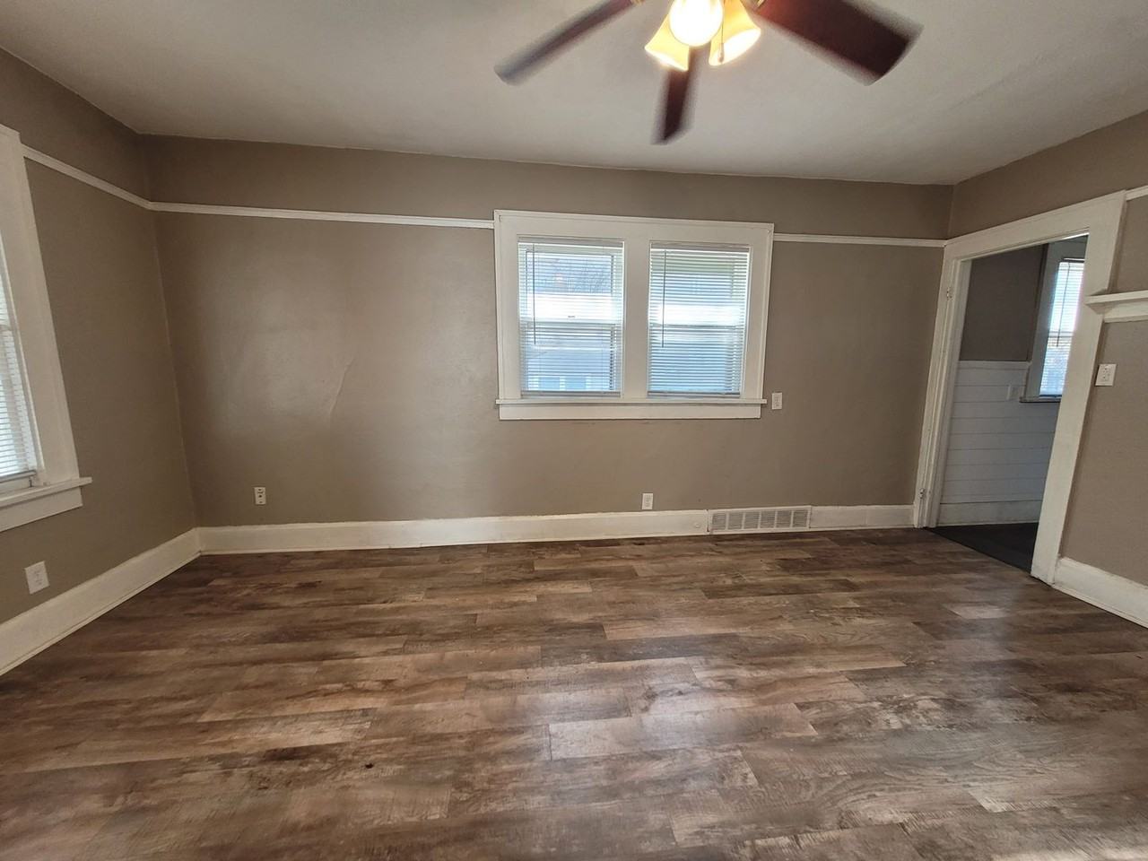 3020 Columbia St - Photo 2 of 12