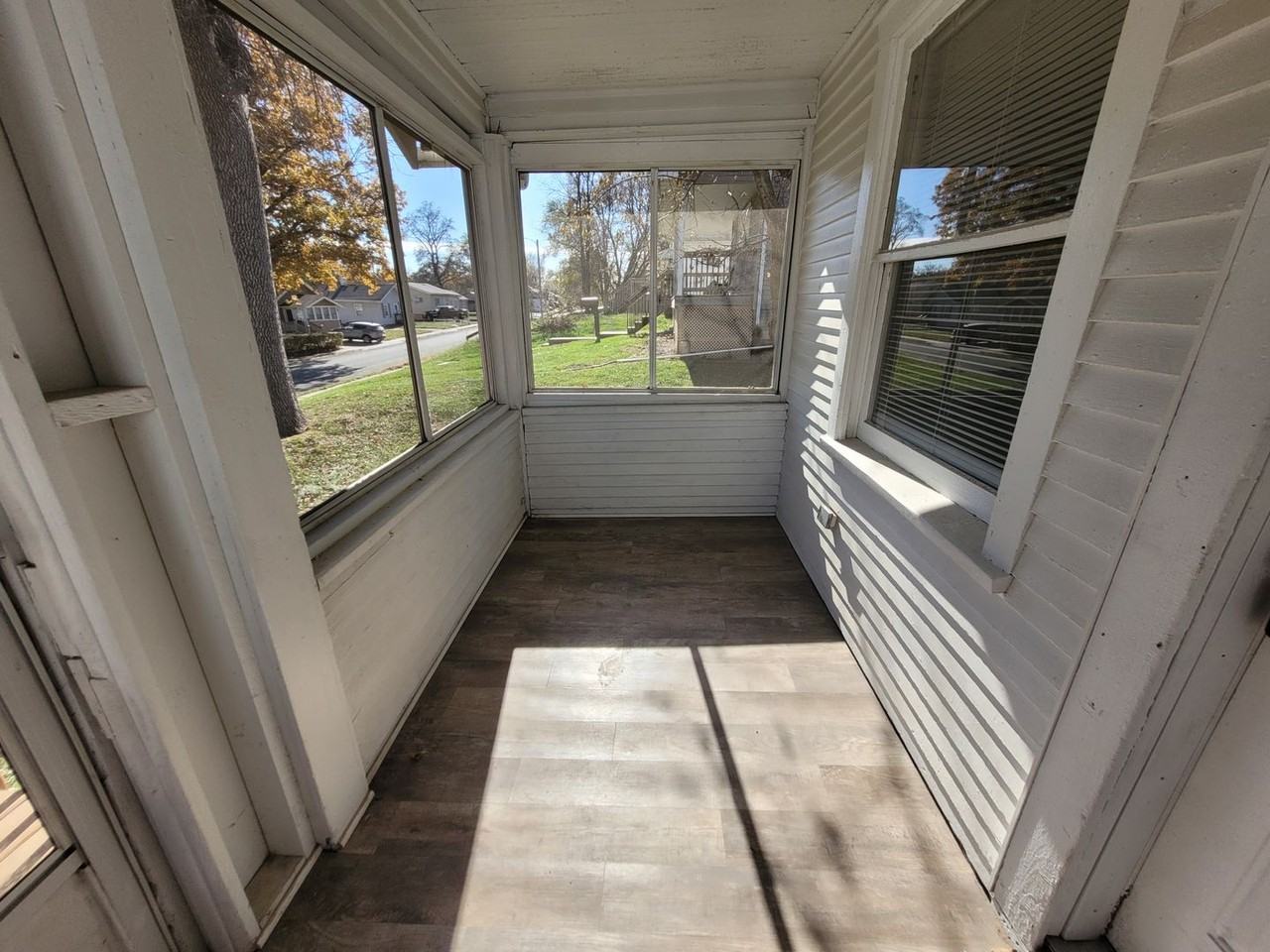 3020 Columbia St - Photo 4 of 12