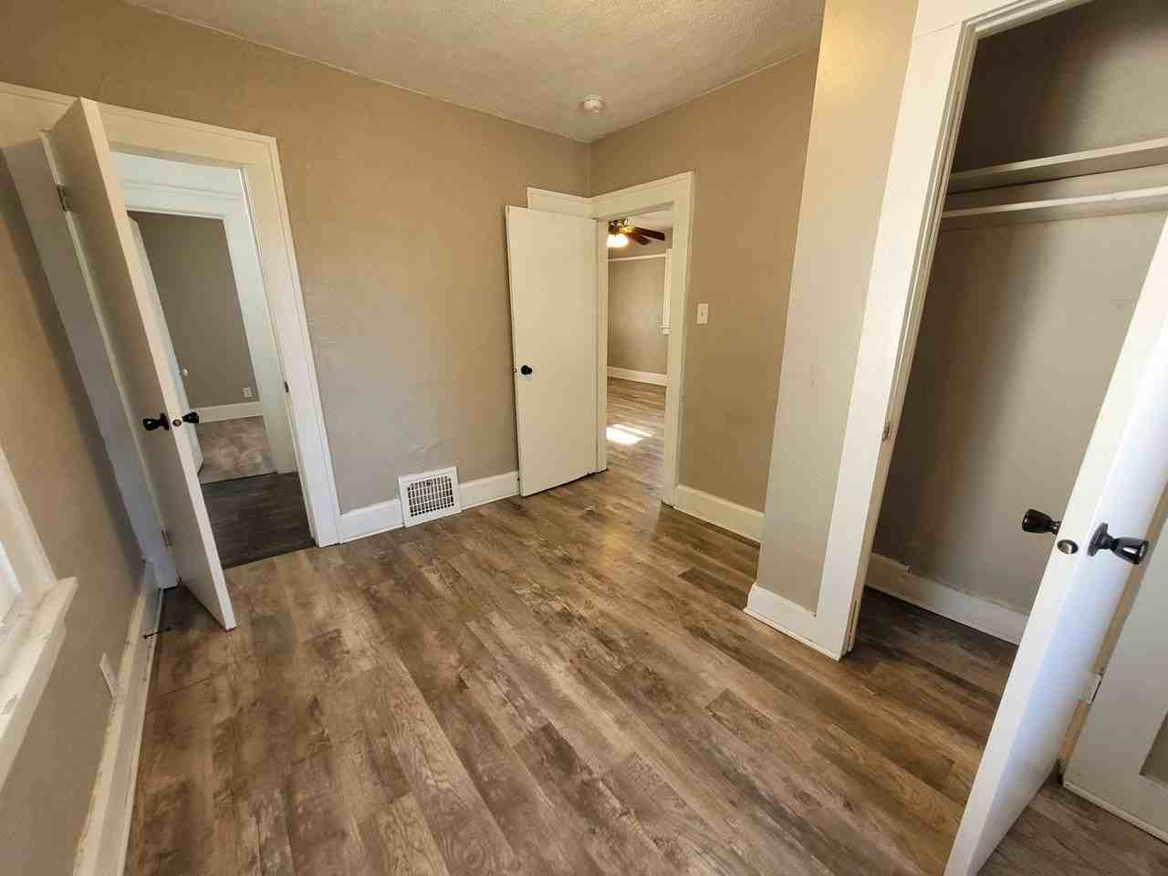 3020 Columbia St - Photo 5 of 12