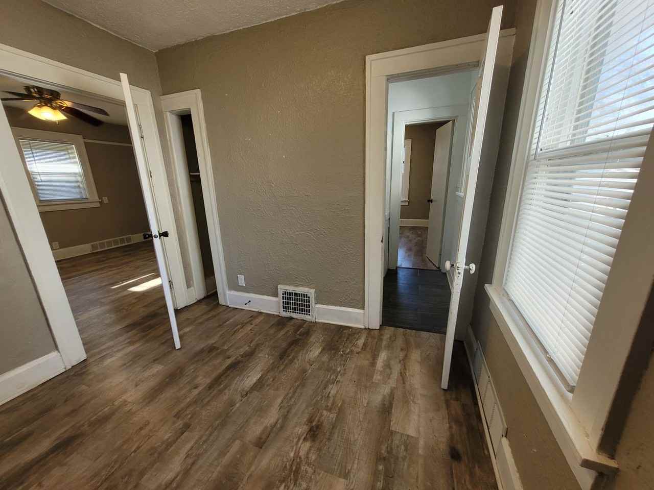 3020 Columbia St - Photo 6 of 12