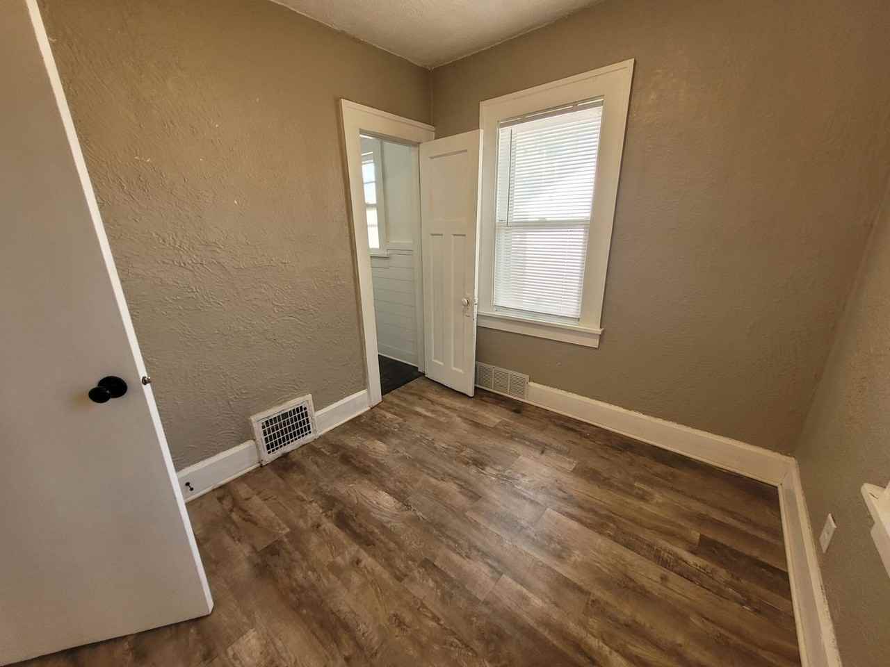 3020 Columbia St - Photo 7 of 12