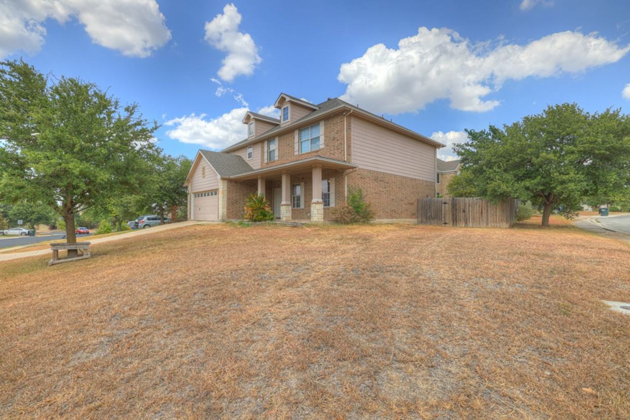 400 Summer Dr - Photo 2 of 35