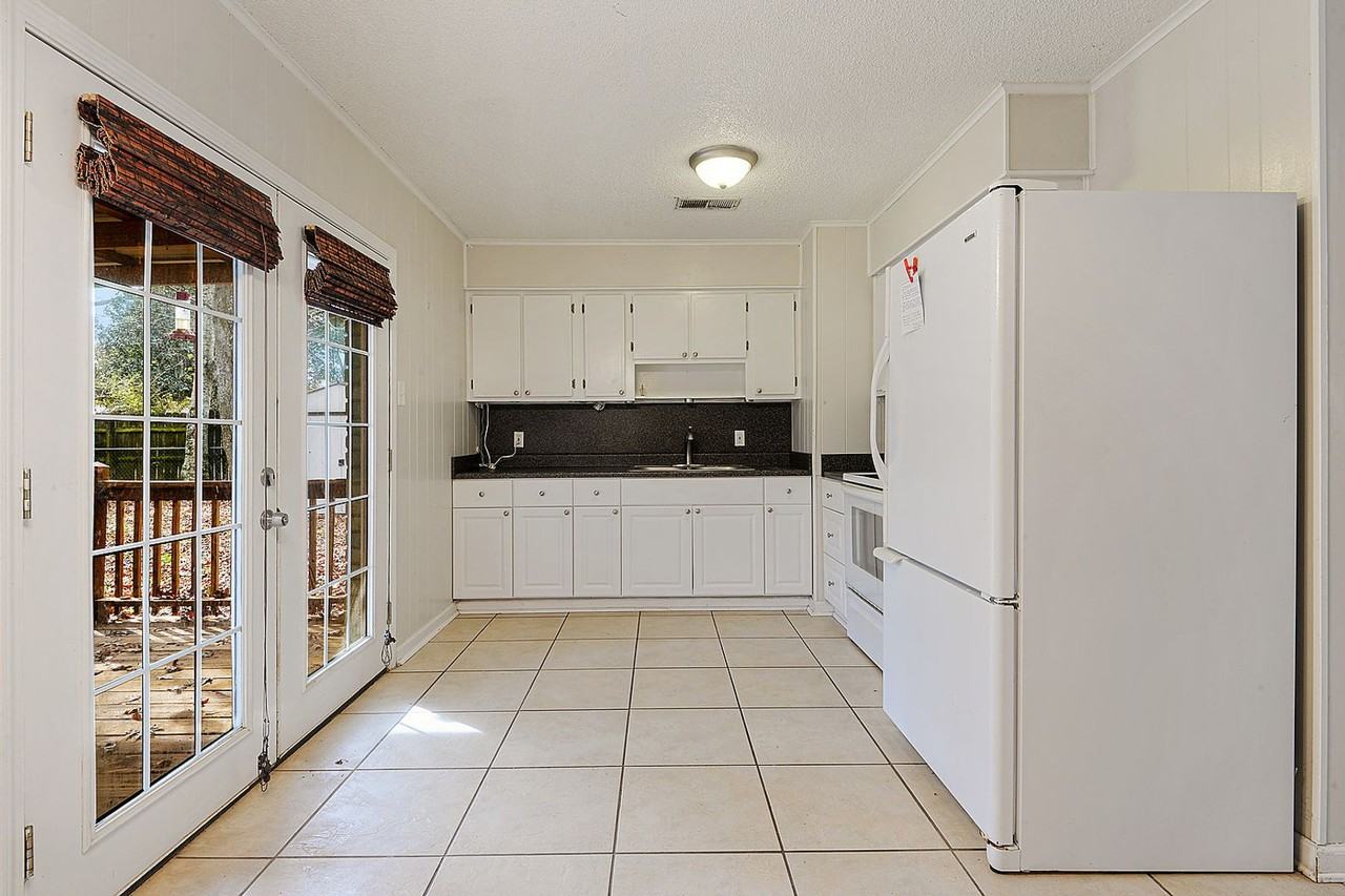 1878 Denver Dr - Photo 2 of 13