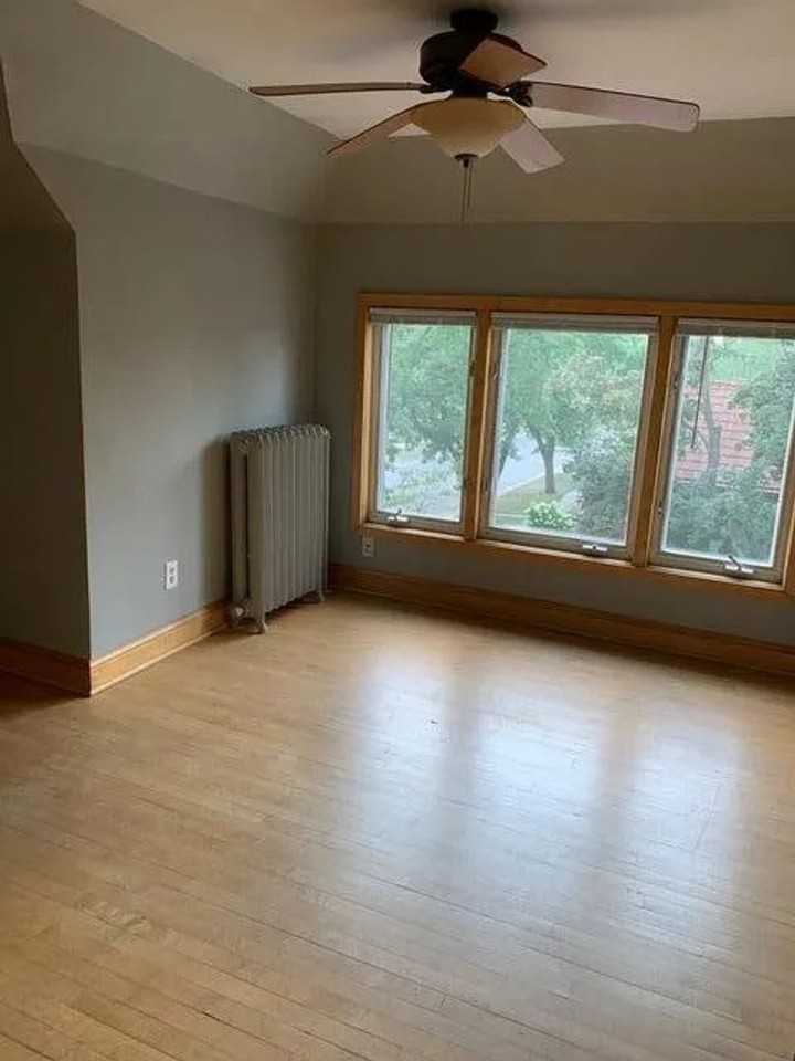 803 Snelling Ave N - Photo 4 of 31