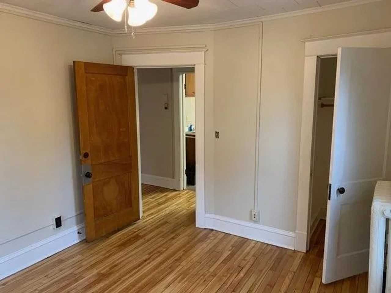 803 Snelling Ave N - Photo 6 of 31