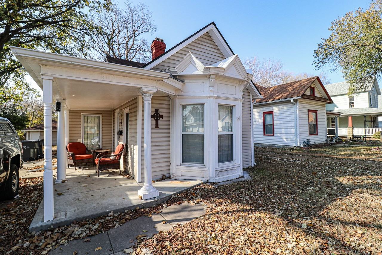 311 Harrison St - Photo 2 of 30