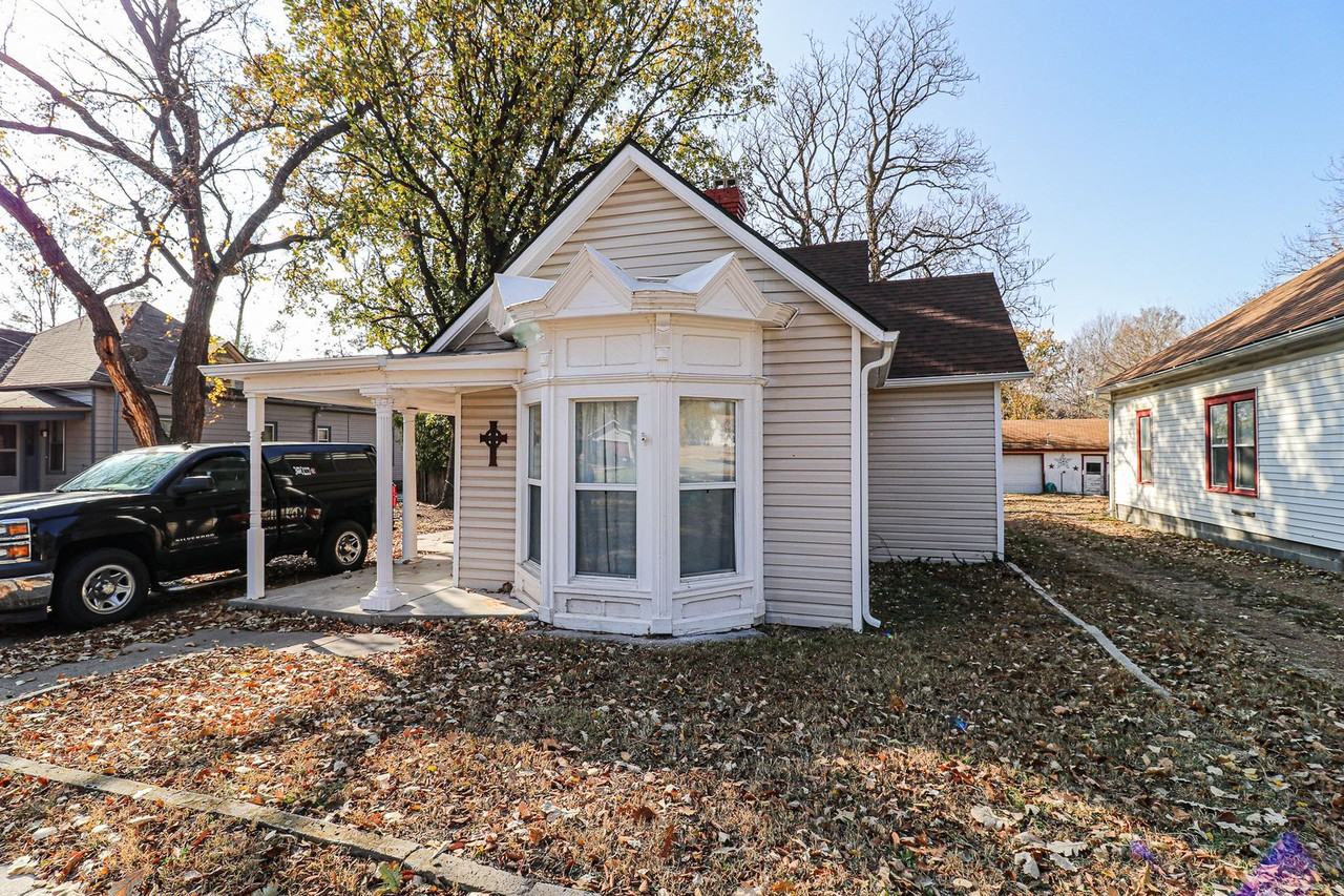 311 Harrison St - Photo 4 of 30