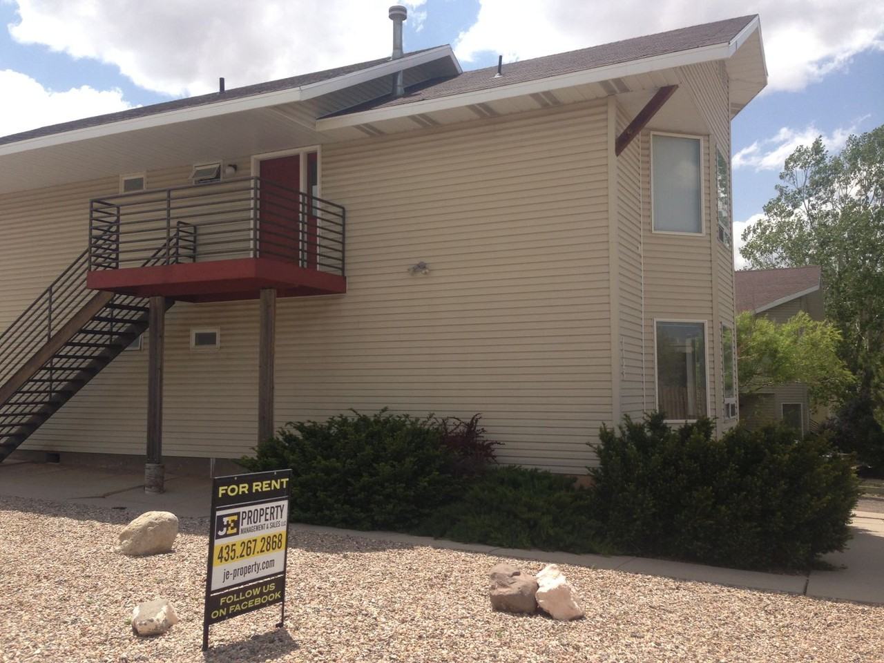 1119 W 425 S - Photo 2 of 14