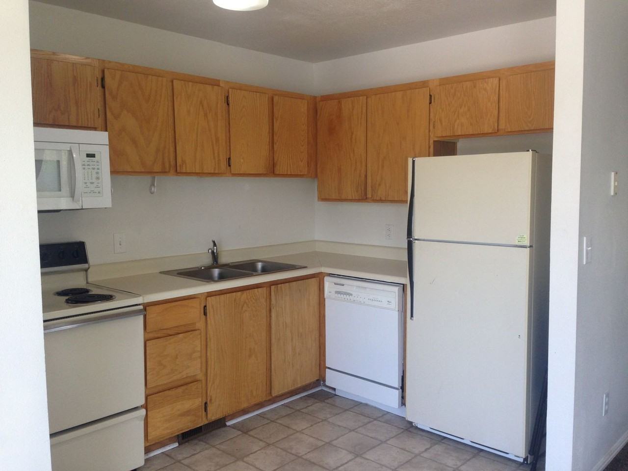 1119 W 425 S - Photo 3 of 14