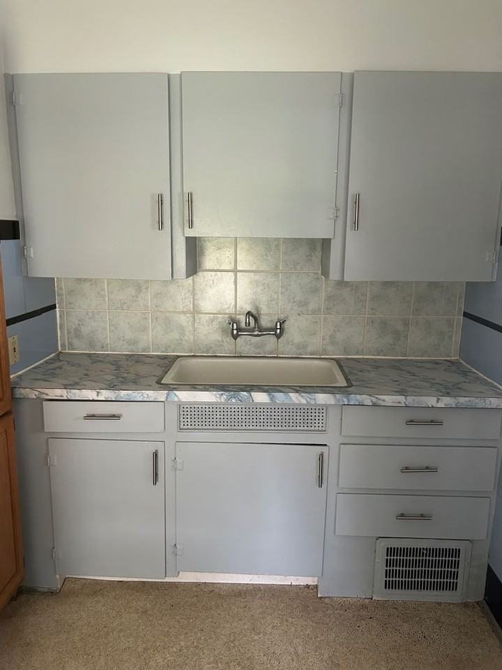 1385 Burkhardt Ave - Photo 3 of 21