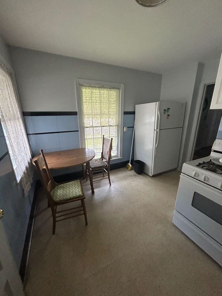 1385 Burkhardt Ave - Photo 4 of 21