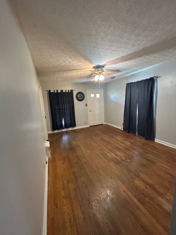 1385 Burkhardt Ave - Photo 5 of 21