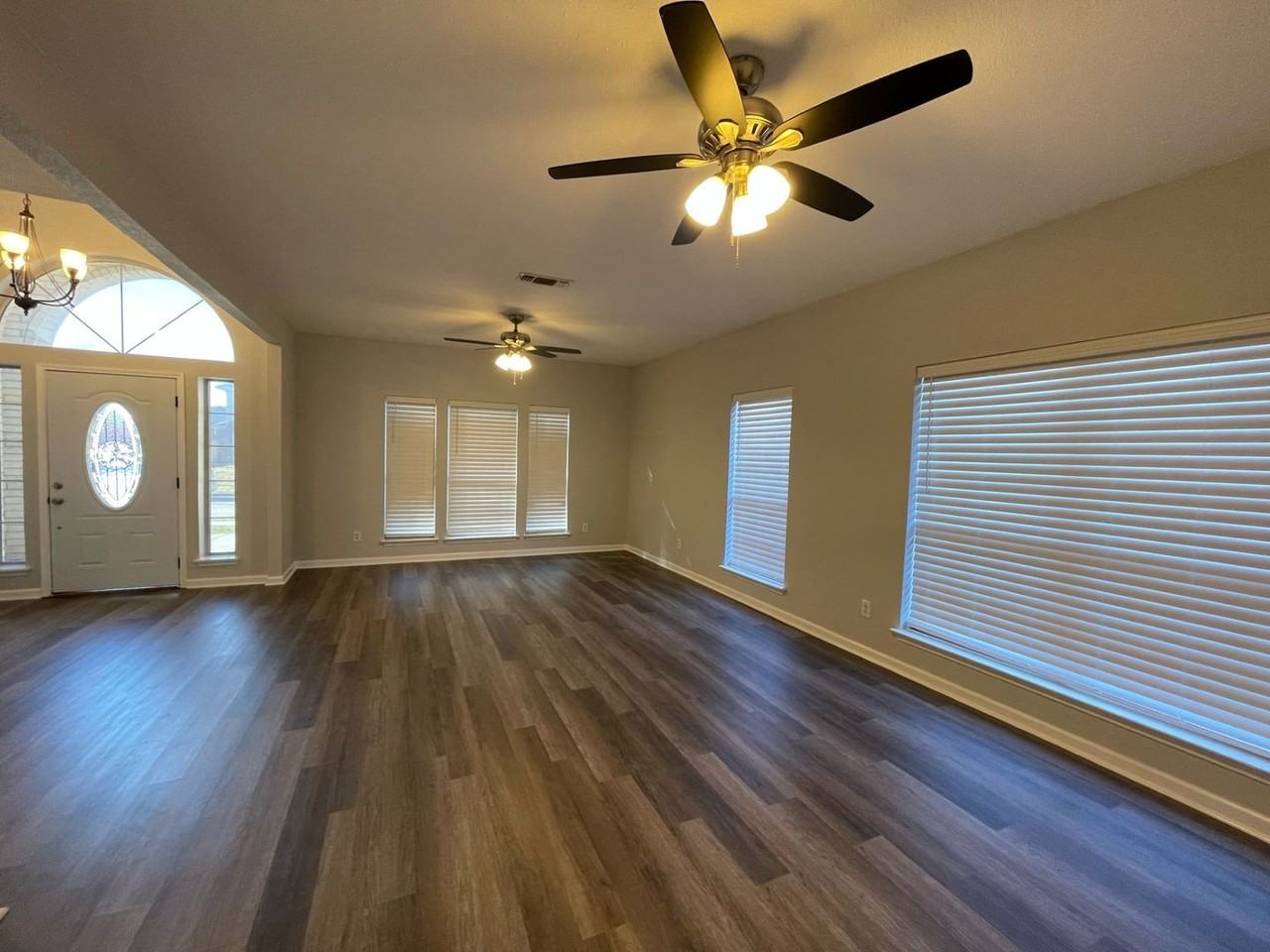 2122 Post Wood Ln - Photo 2 of 19