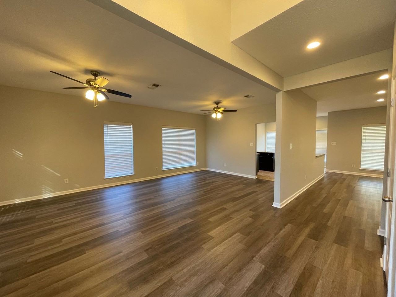 2122 Post Wood Ln - Photo 3 of 19