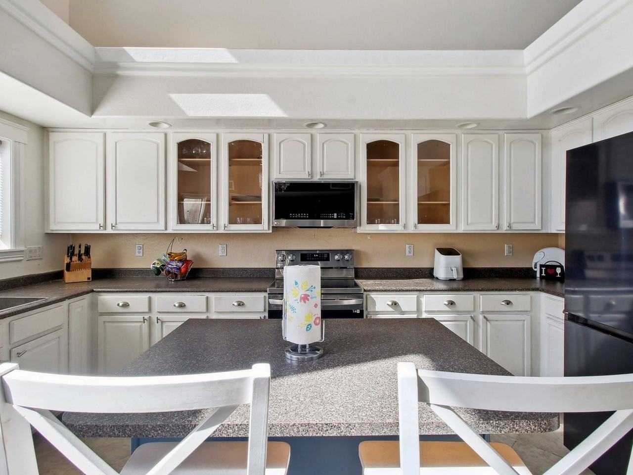 7733 W Southgate Ave - Photo 3 of 30