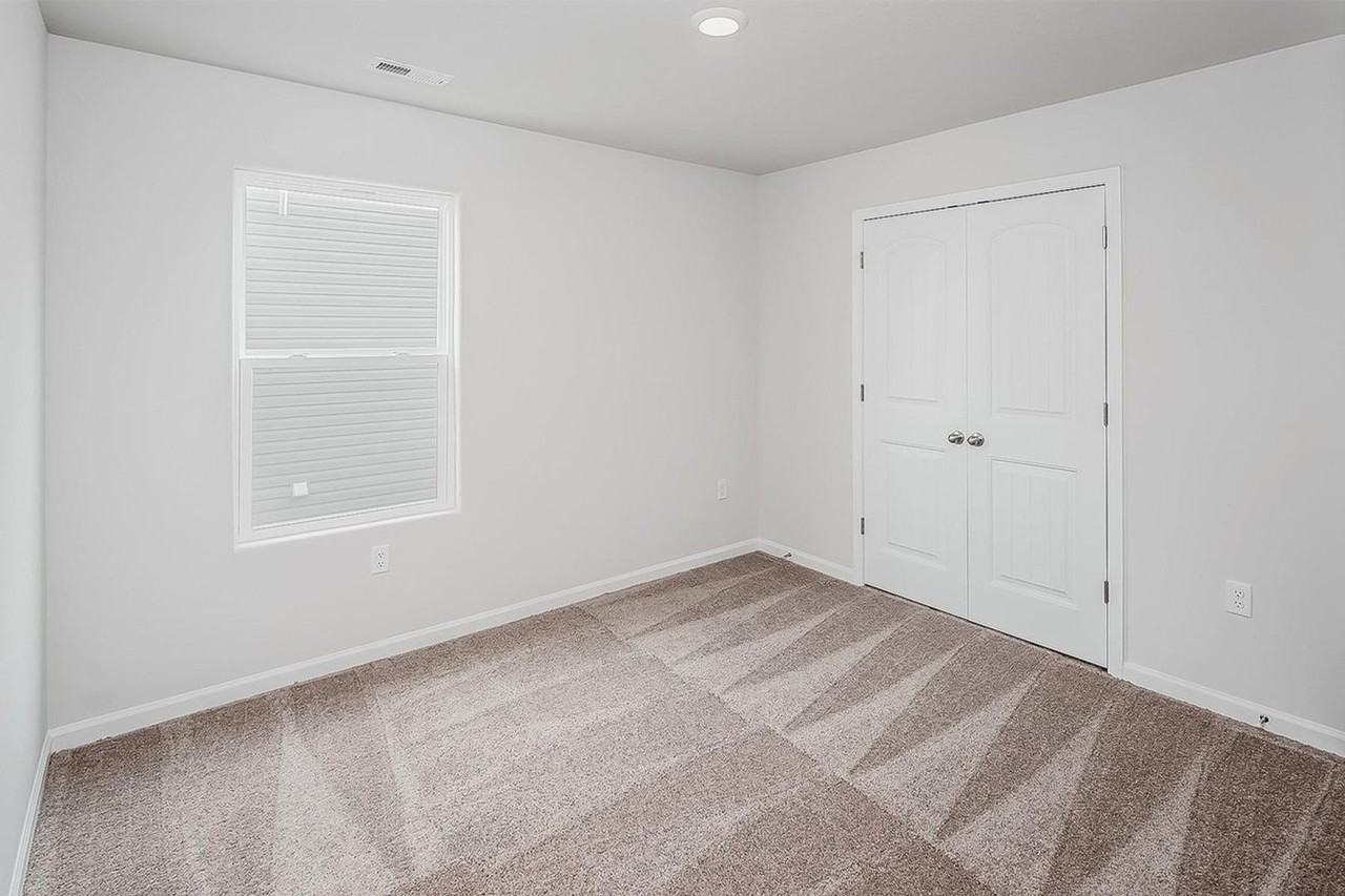 521 Hawley St - Photo 2 of 34