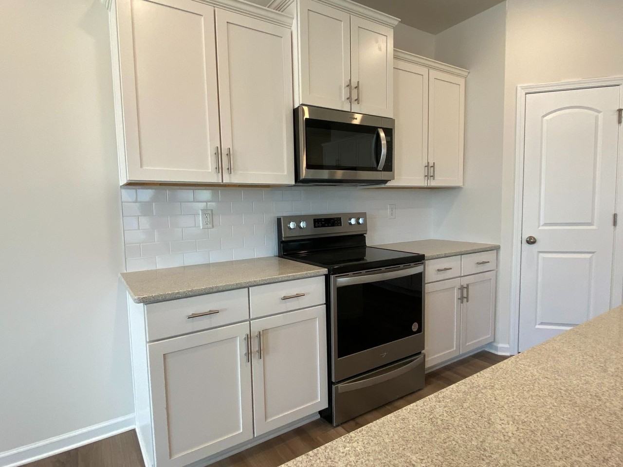 305 Planters Trace Ln - Photo 2 of 32