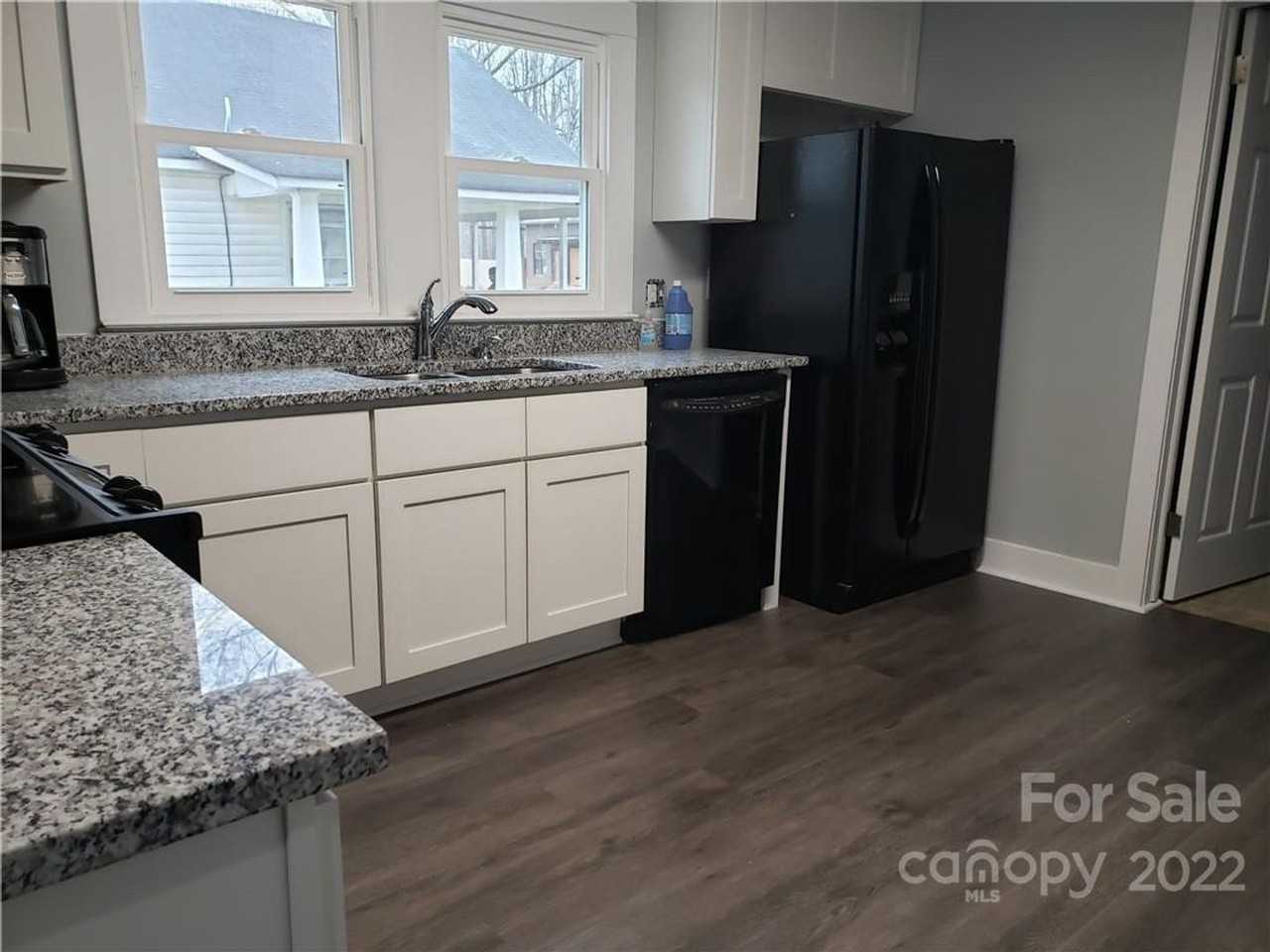 473 Liberty Dr Sw - Photo 2 of 19