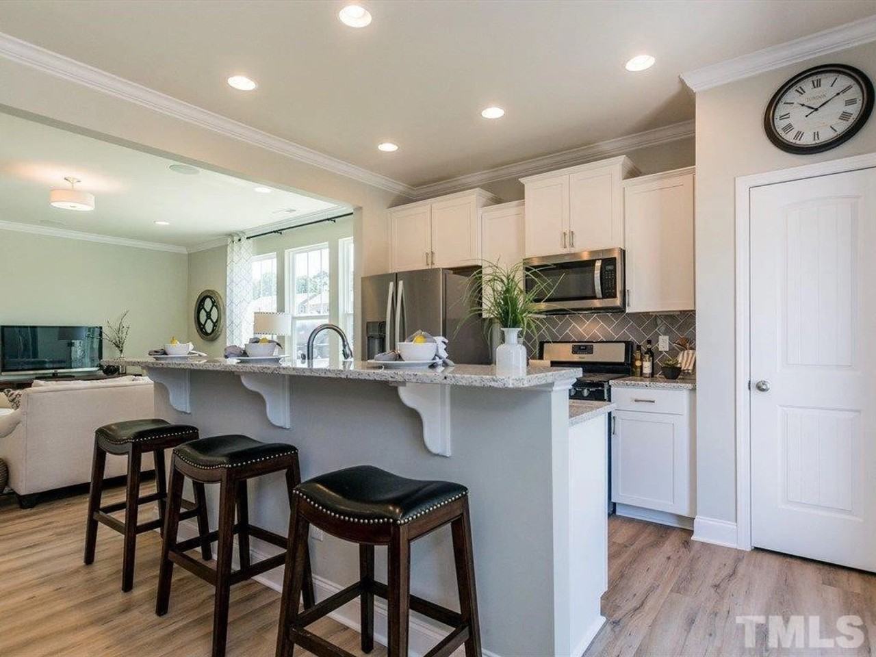 1305 Scholar Dr - Photo 2 of 20